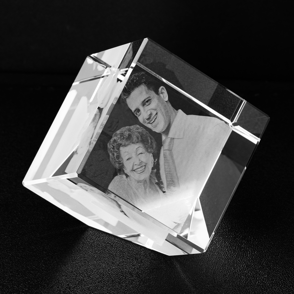 PERSONALIZED CRYSTAL CUT- CORNER- CUBE