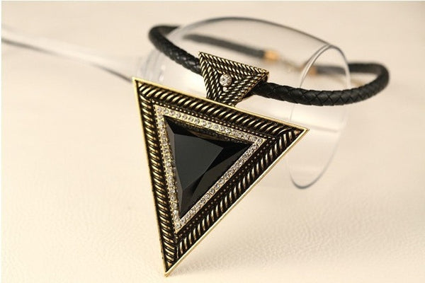 TRENDY BLACK TRIANGLE PENDANT WITH ROPE CHAIN
